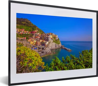 Produktbild von MuchoWow® MuchoWow® Gerahmtes Poster Blauer Himmel über Cinque Terre 40x30 cm - Poster mit zchwarzem Bilderrahmen - Bilderrahmen - Poster im Rahmen