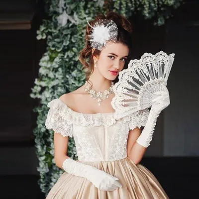 Produktbild von Blumen-Haarspange mit Federn und Schleier im Stil der 1920er-Jahre für Damen, weißer Netzschleier mit Blumen, Haarschmuck für Karneval, Halloween, Cocktailpartys, Hochzeiten und Teepartys