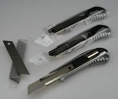 Produktbild von 3x Alu Cuttermesser +10 Abbrechklingen 18mm Profi Teppichmesser Cutter