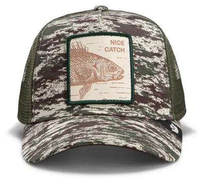 Immagine prodotto di Cappello da baseball Goorin Bros. modello "OG Trucker", rete traspirante, motivo camouflage con incisione di un pesce bass