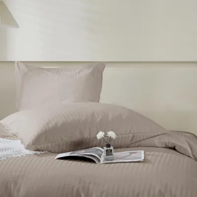Produktbild von Elegante Satin-Kissenbezug im Adamasch-Stil 40x60 Taupe