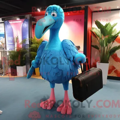 Produktbild von Maskottchencharakter REDBROKOLY eines himmelblauen Flamingos mit Leggings und Aktentasche