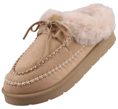 Auf dem Bild ist ein beiger Freizeitschuh zu sehen der aus der Seitenansicht dargestellt wird. Der Schuh hat eine weiße Sohle und ist mit verschiedenen Materialien gestaltet.