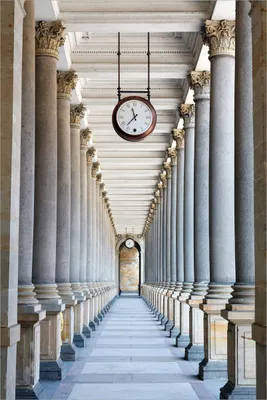 Produktbild von Wallario selbstklebendes Poster - Säulengang, Größe: 61 x 91,50 cm