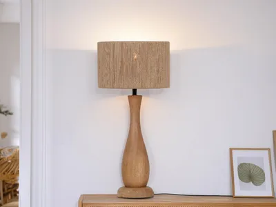 Produktbild von Große LED Nachttischlampe mit Holzfuß & Lampenschirm aus Jute Holzlampe, H: 54cm