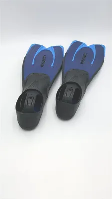 Zdjęcie produktu dla Cressi Agua Unisex Płetwy Premium Samoregulujące Płetwy do nurkowania Bezdech Pływanie Niebieski Jasnoniebieski 43 44 Pływanie