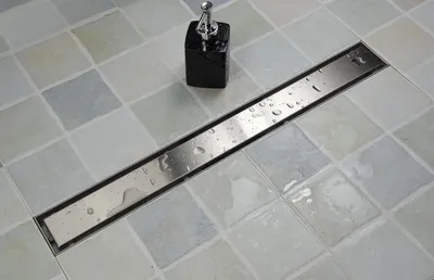 Produktbild von sanicomfort Duschrinne Lech 700 mm, Bodenablauf Komplettset inkl. Designrost, chrom, Befliesbar Duschrinne extra flach aus Edelstahl