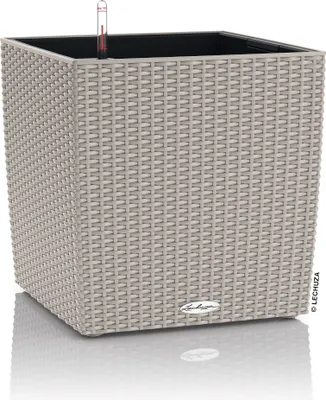 Produktbild von LECHUZA-Pflanzgefäß CUBE Cottage 40 Sandbraun | Pflanzgefäß mit Bewässerungssystem und Pflanzeinsatz | Flechtoptik | 39 x 39 x 40 cm | 15386