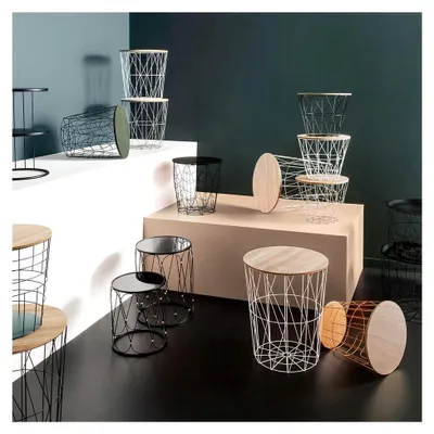 Produktbild von Couchtisch aus Metall in Weiß, modernes und schlichtes Design für das Wohnzimmer