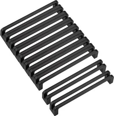 Immagine prodotto di Set di 10 maniglie nere per mobili e cassetti, con 20 viti – distanza tra i fori di 128 mm, dimensioni 136×19×25 mm, finitura nera opaca, realizzata in lega di alluminio