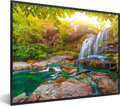 Produktbild von MuchoWow® Gerahmtes Poster Natur - Wasserfall - Pflanzen - Bäume - Sonne 80x60 cm - Poster mit Schwarzem Bilderrahmen Wandposter Rahmen Foto Bilder - Schwarzem - Mit Gestell
