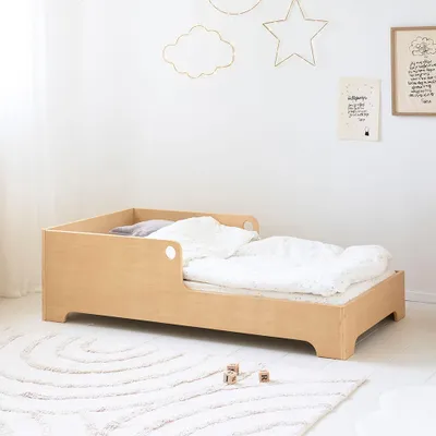Produktbild von Petite Amélie Kinderbett Ellipse - Bodenbett - 70x140 cm - Natur - mit Lattenrost – fördert die Selbstständigkeit