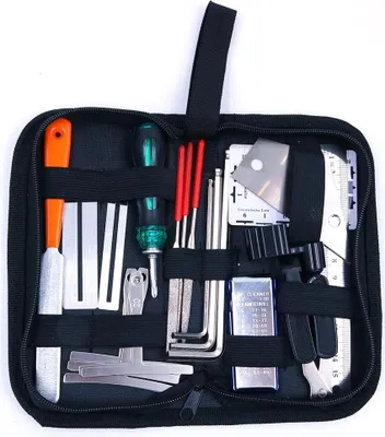 Produktbild von Famanu Gitarrenreparaturset 25-teilig - inklusive Snarenlineal und Messwerkzeug