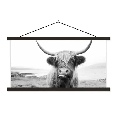 Produktbild von MuchoWow® Textilposter Tiere - Schottischer Highlander - Kuh - Schwarz - Weiß 150x75 cm mit schwarzem Rahmen - Posterleiste