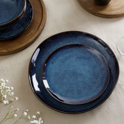 Produktbild von HOMLA Casper marineblauer Teller 27 cm modernes Design 100% Steinzeug