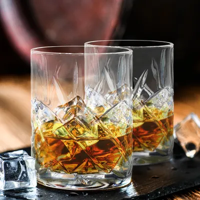 Produktbild von Relaxdays Whisky Gläser im 4er Set, mit Geschenkbox, abstraktes Muster, Barzubehör für Rum, HxD: 10 x 8 cm, transparent