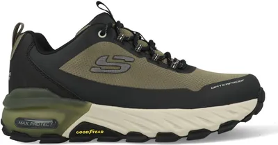 A single athletic shoe is shown against a white background.