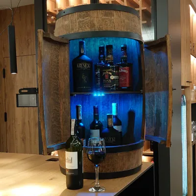 Produktbild von CREATIVE COOPER Weinfassass mit Tür, Holzfass mit RGB-LED-Leuchten, Weinregal im Retrostil, Weinregal aus Holz, Höhe 80 cm, elegante Dekoration für Wohnzimmer, Tisch und Weinregal, fass bar, minibar, fassbar (wenge)
