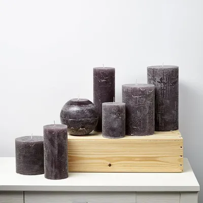 Produktbild von Branded By Stumpenkerze Ø 10 × 15 cm - Aubergine - ca. 120 Std.