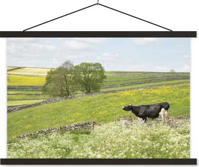 Produktbild von MuchoWow® Textilposter Kuh - Blumen - Tiere 60x40 cm mit schwarzem Rahmen - Hölzernes