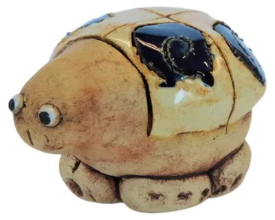 Produktbild von Dekofigur Schildkröte handgefertigt aus Steinzeug, 6 cm lang, 2,5 cm breit, 3 cm hoch