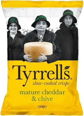 Produktbild von Tyrrells Handcooked mature Cheddar und Chive Chips vegetarisch 150g