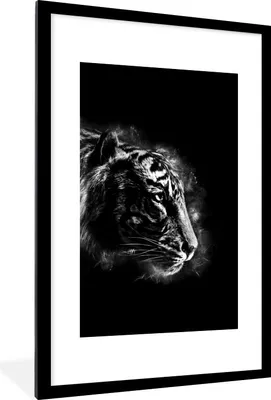Produktbild von MuchoWow® Gerahmtes Poster Magisches Bild mit dem Kopf eines Tigers auf einem schwarzen Hintergrund - schwarz und weiß 60x90 cm - Poster mit Schwarzem Bilderrahmen Wandposter Rahmen Foto Bilder - Dekoration - Wandposter Wohnzimmer - Hochwertig