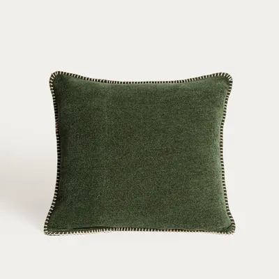 Zdjęcie produktu dla HOMLA Poszewka ELVANA miękka zielona o strukturze sztruksu z kontrastowym obszyciem 45x45 cm