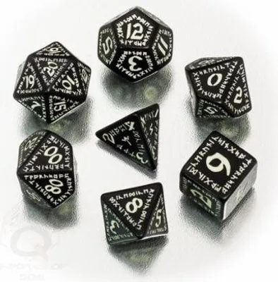 Produktbild von SRUN03 - RuneQuest-Würfel-Set, schwarz & im Dunkeln leuchtend (7)