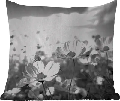 Produktbild von MuchoWow® Outdoor Kissen - Blumen - Wiese - Lila - Gras - Weiß - Wolken - Blau - 50x50 cm - Wetterfest - Lounge Kissen - Komfortabel - Kissen mit Bild