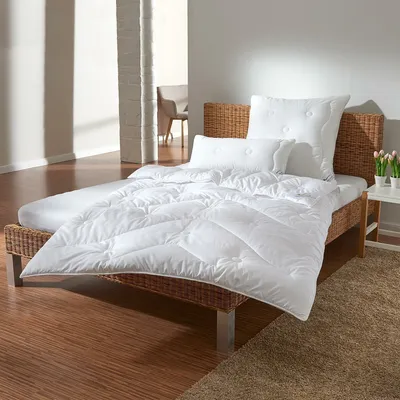 Produktbild von Traumschlaf Faserdecke Quallofil medium, Füllung: 100% Faser 155x200 cm