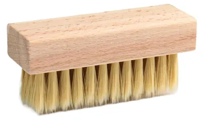 Obrázek produktu pro Kartáč s dřevěnou rukojetí pro účinné čištění