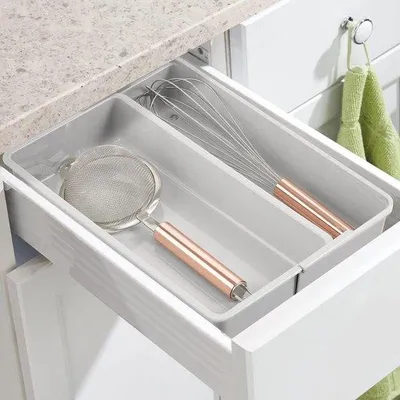 Immagine prodotto di Organizer compatto in plastica per cassetti da cucina, grigio chiaro