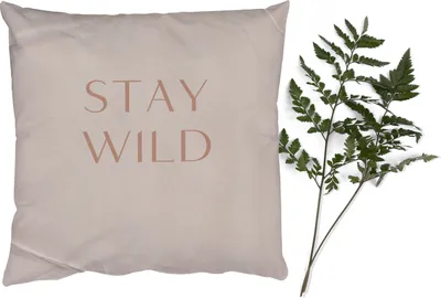 Produktbild von MuchoWow® Zierkissen Sofakissen Wohnzimmer Dekokissen 40x40 cm Zitate - Text - Wild bleiben - Foto Kissen - Schlafzimmer Dekoration