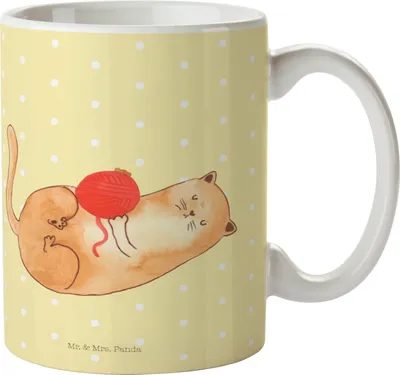 Produktbild von Mr. & Mrs. Panda Tasse Katze Wolle - Gelb Pastell - Geschenk, Kaffeetasse, Katzen, Spielen, Putzig, Kaffeepott, cappuccinotasse, Cat, Kaffeebecher, Teetasse