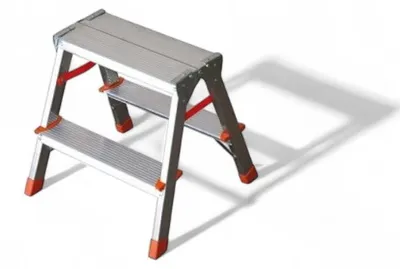 Obrázek produktu pro Robustní a bezpečný hliníkový dvojitý žebřík, maximální nosnost 150 kg, splňuje bezpečnostní normy, šířka schodu – 3 schody – 46 x 16,5 x V 62