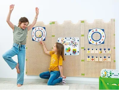 Image de Beleduc Jouet éducatif Plug it - Horloge et set de feuilles d'action multicolores
