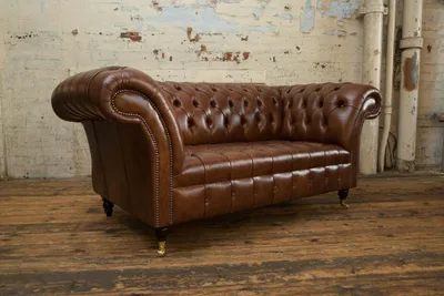 Zdjęcie produktu dla Sofa Chesterfield, dwuosobowe, tapicerowane skórą, do salonu