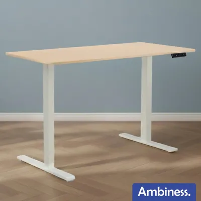 Produktbild von AMBINESS Höhenverstellbarer Schreibtisch FlexxPro | Durchgehende Arbeitsplatte | Inkl. LED-Bedienfeld & Kabeldurchführung | elektrisch stufenlos & ergonomisch | 135x60cm Ahorn