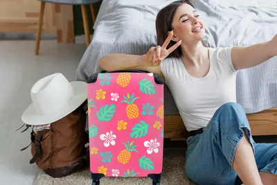 Produktbild von MuchoWow® MuchoWow® Koffer Handgepäck Trolley Rollkoffer Kleine Reisekoffer mit 4 Rollen - Sommer - Muster - Ananas - Cabin Size < 55x40x23 cm & 55x40x20 cm - Fotokoffer - Kabinenkoffer - Boardgepäck