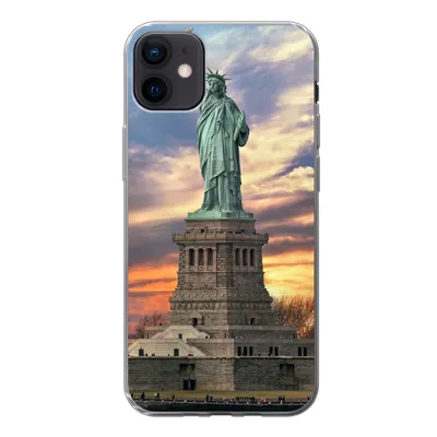 Produktbild von MuchoWow® Handyhülle Schutzhülle Hülle für iPhone 12 mini Freiheitsstatue in New York bei Sonnenuntergang Silikon Softcase Handy Hülle - Bild