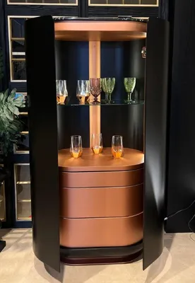 Obrázok produktu pre Casa Padrino luxusná barová skrinka čierna / medená 80 x 50 x v. 165 cm - Osvetlená vinotéka z masívneho dreva s 2 dvierkami - Nábytok do obývačky - Barový nábytok - Hotelový nábytok - Luxury Collection