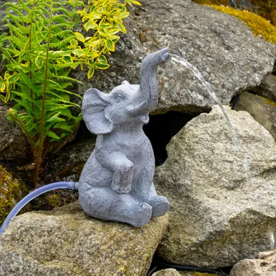 Produktbild von esotec Solar Wasserspeier Set sitzender Elefant LUMI Wasserspiel + Pumpe 101675