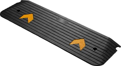 Zdjęcie produktu dla Rampa podkładowa Wiltec do 50 t, rampa wykonana z wytrzymałej gumy 1100 x 320 x 38 mm, żółte paski odblaskowe i rowki na śruby, rampa dojazdowa dla samochodów osobowych, motocykli, wózków inwalidzkich lub ciężarówek