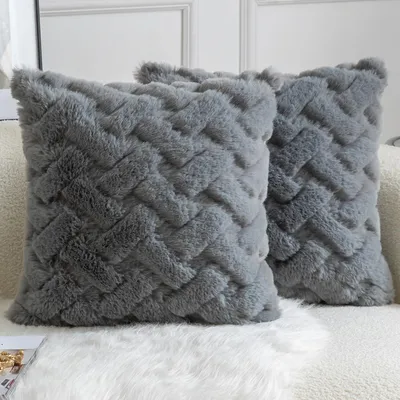 Produktbild von Set mit 2 dekorativen Kissenbezügen aus dickem, plüschigem Kunstkaninchenfell für Sofa, Bett und Wohnzimmer, 60 x 60 cm, grau