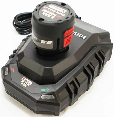 Produktbild von Parkside® Akku PAPK 12 C1 12V 2,5Ah + Ladegerät PLGK 12A2 im Set