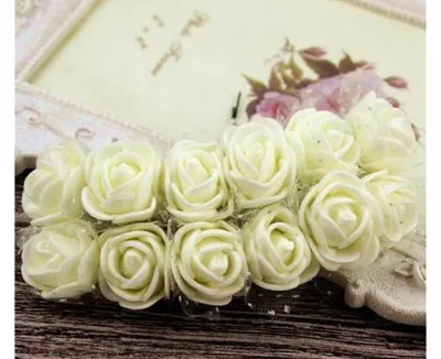 Produktbild von Dekorative Schaumrosen mit Tüll – 12 Stück Deko-Blumen