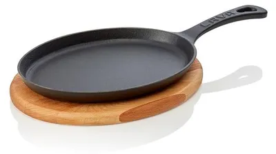 Produktbild von LAVA Brat-/Servierpfanne 23 x 17 x 2 cm mit Holzuntersetzer und Stilgriff, Serie Serving pans 36 Gusseisen emailliert