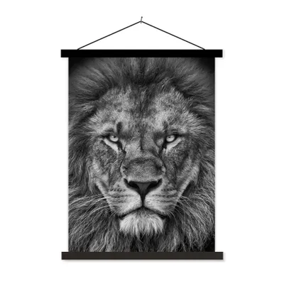 Produktbild von MuchoWow® Textilposter Tiere - Löwe - Schwarz - Weiß - Porträt 90x120 cm mit schwarzem Rahmen - Dekoration