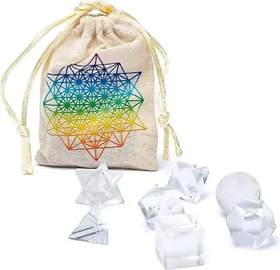 Produktbild von 7-teiliges Bergkristall-Set mit heiliger Geometrie – ±6,7 x 9 cm